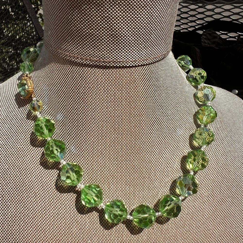 Vintage green Aurora Borealis Crystal Rhinestone gold clasp Strand 60 g Necklace